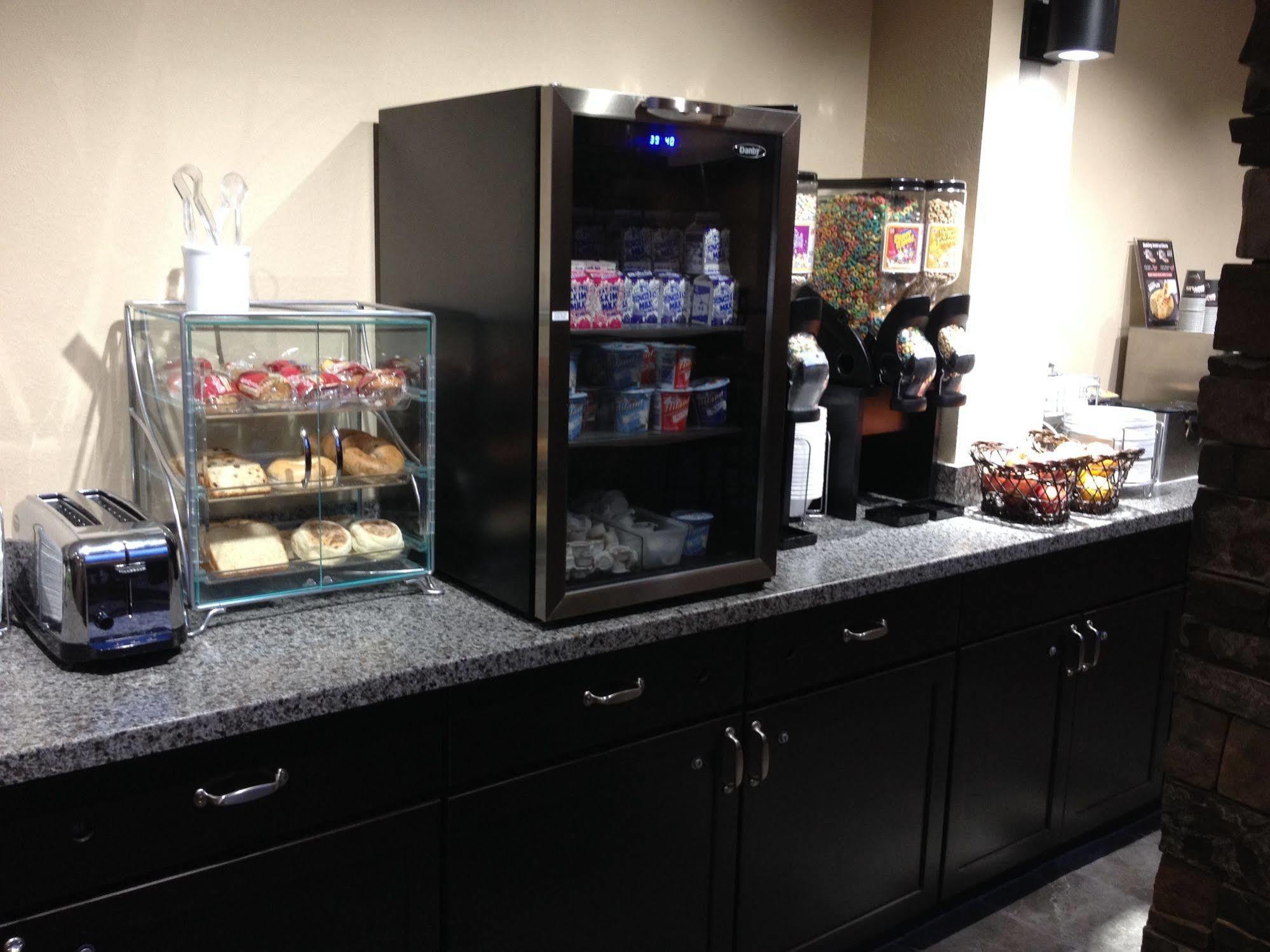 Boarders Inn & Suites By Cobblestone Hotels - غراند آيلاند المظهر الخارجي الصورة